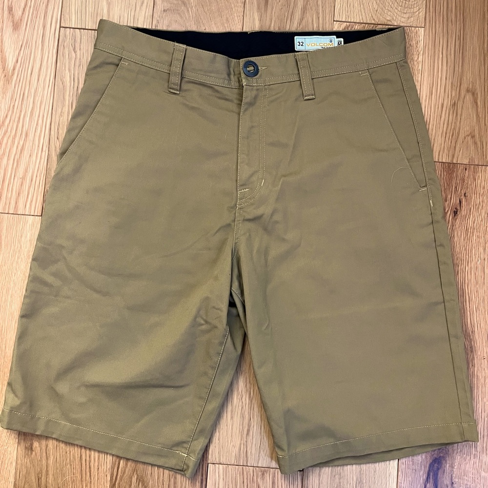 Men’s Volcom Khaki Shorts